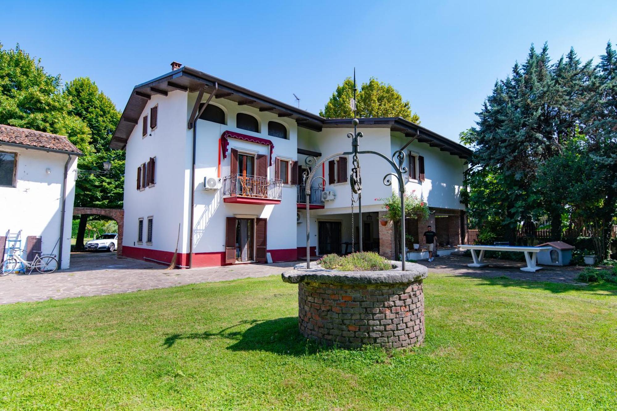 Villa Vitti'S - Verona Est Camping San Martino Buon Albergo Esterno foto